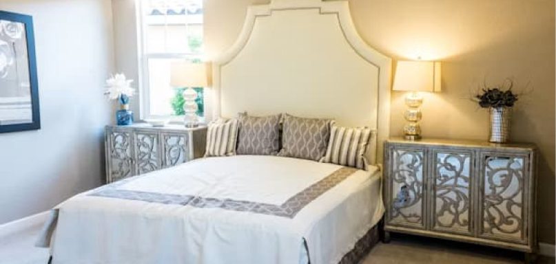 Futon d'or bedroom with natural mattress and wood bed frame